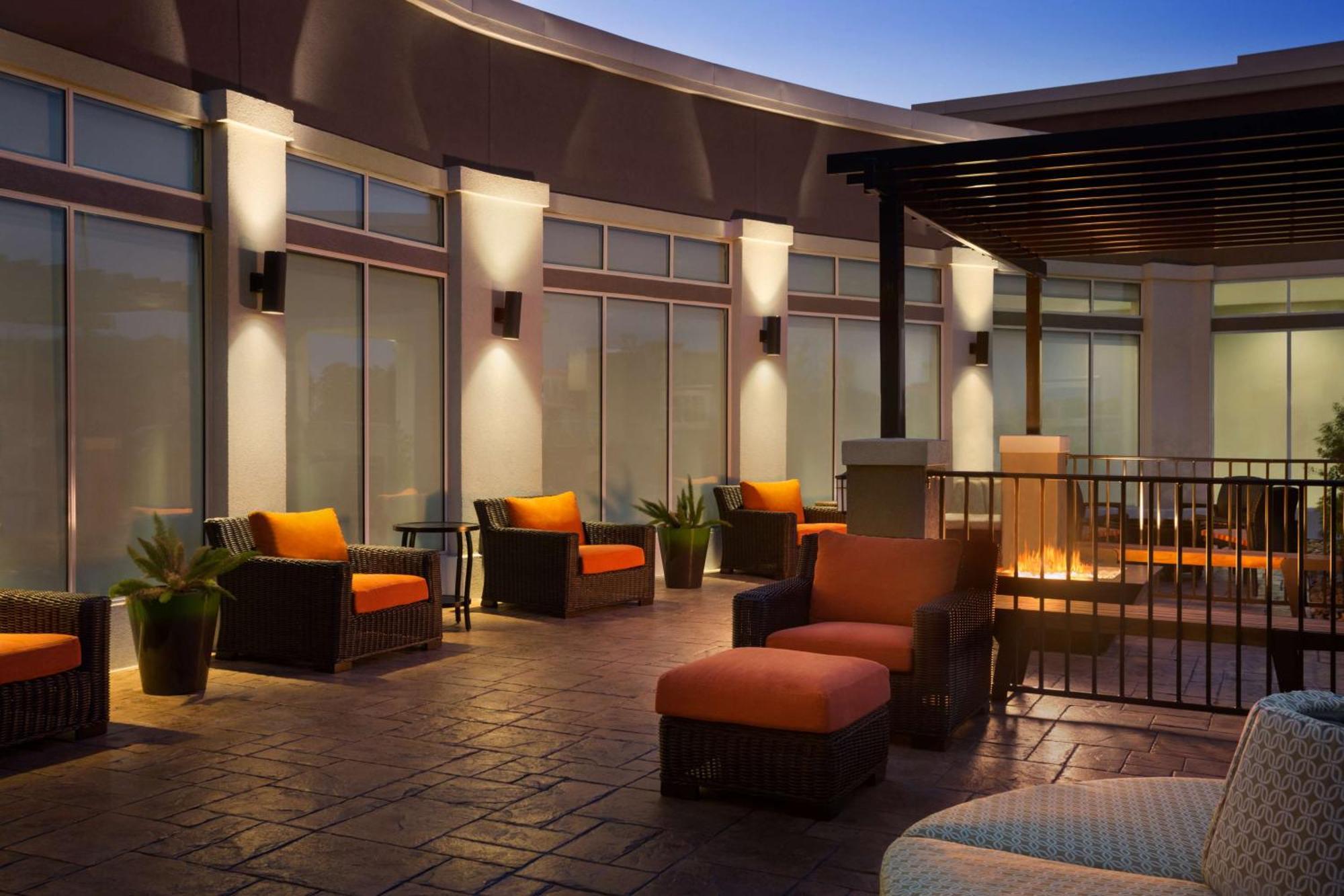 Hilton Garden Inn Houston-Baytown Exterior photo