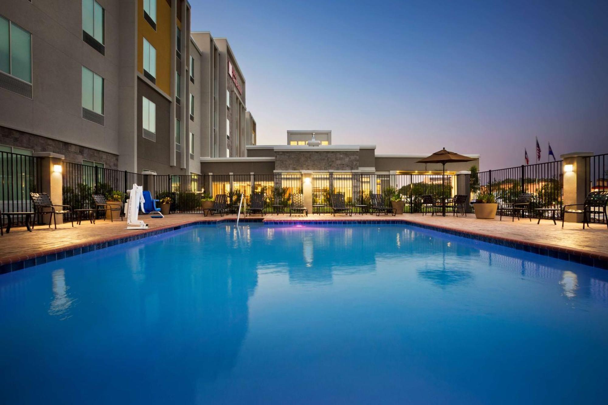 Hilton Garden Inn Houston-Baytown Exterior photo
